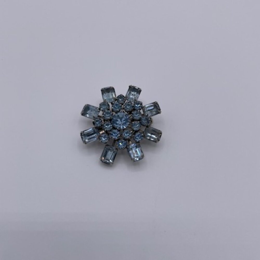 Vintage Baby Blue Starburst Style Brooch Silver Tone - Picture 3 of 3